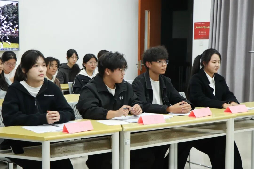 图为:正方辩手_s001.JPG