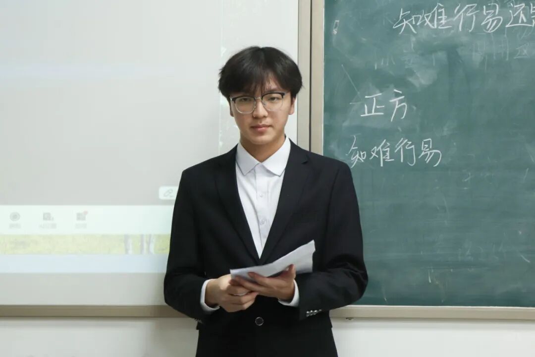 图为:主持人3在发言_s028.JPG