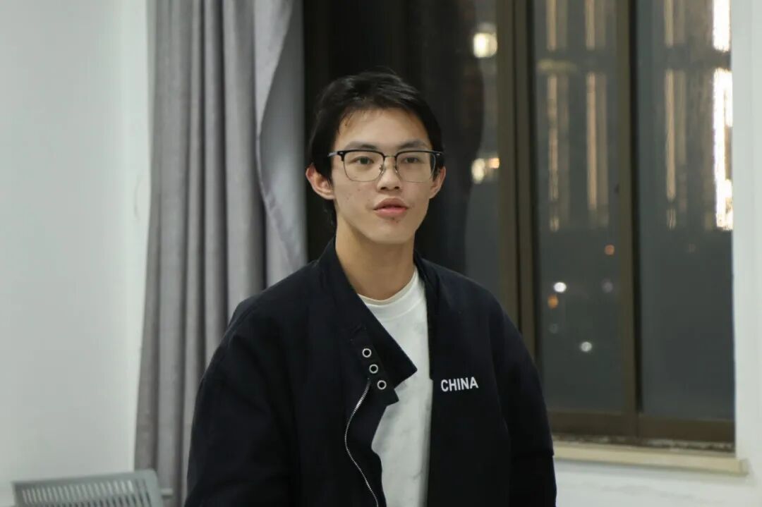 图为:反方辩手在发言_s010.JPG