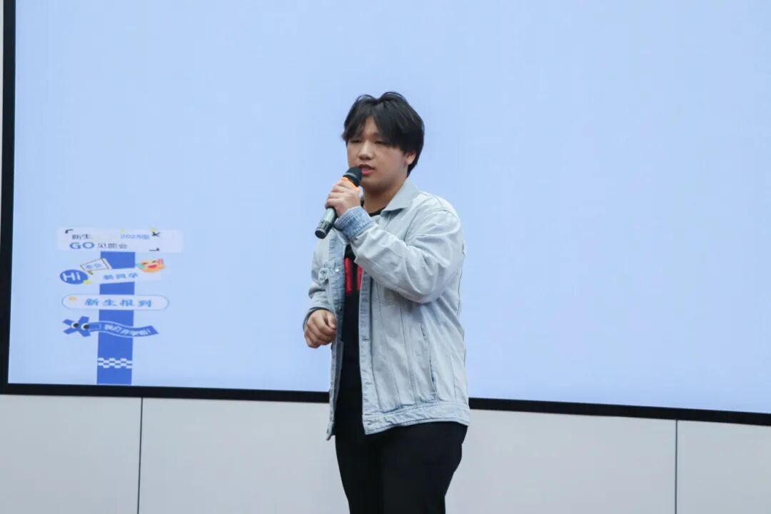 图为:同学2在唱歌_p011.JPG