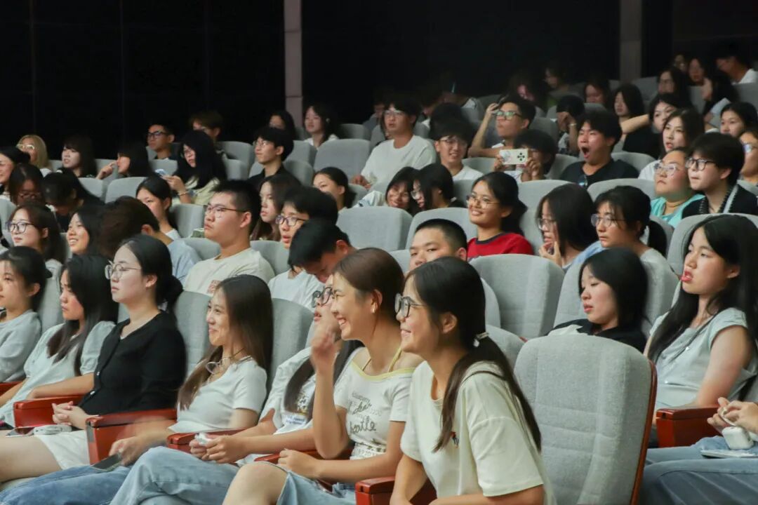 图为:多人特写_p003.JPG